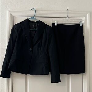 Ann Taylor Skirt Suit Set of 2 Skirt & Jacket